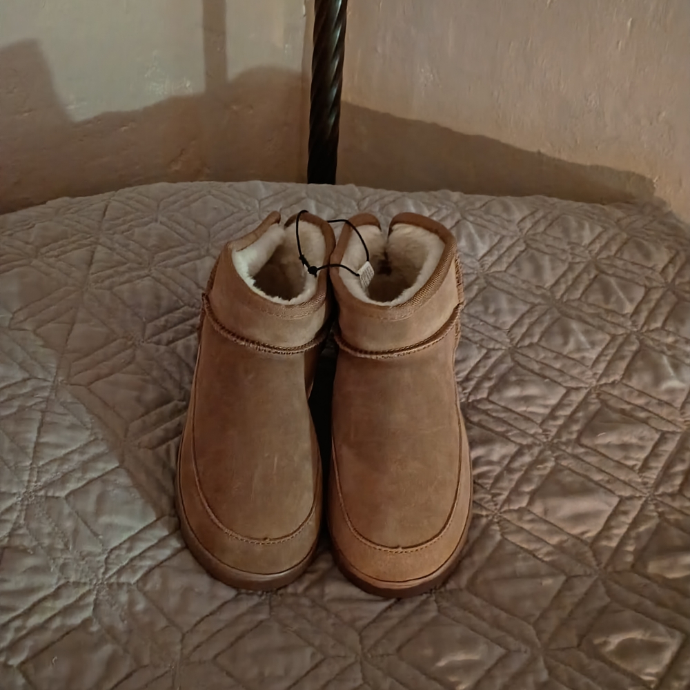 NWT Dearfoams Leather Chestnut Ankle Booties With White Sherpa Lining